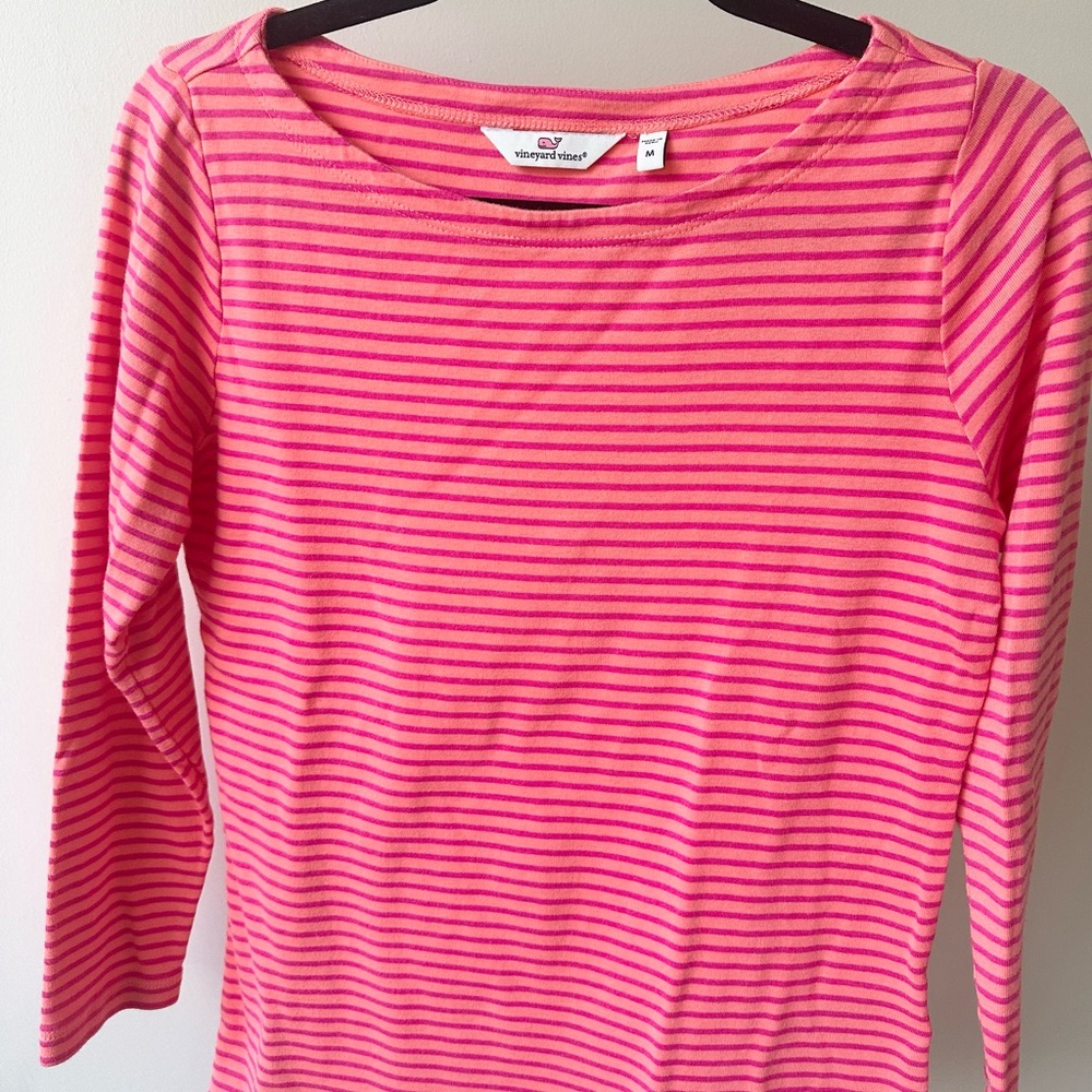 🩷🧡Vineyard Vines coral & fuchsia striped boatneck top women’s medium